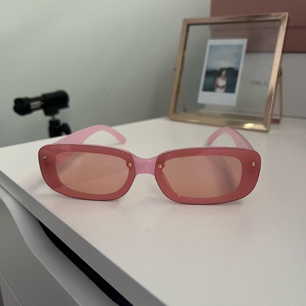 Pink sunglasses - Picture 3 of 3